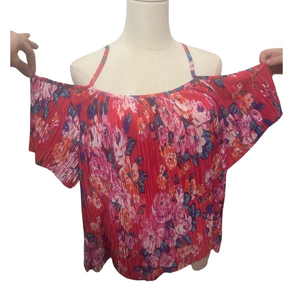 Floral off shoulder accordion pleated top - Picture 2 of 3
